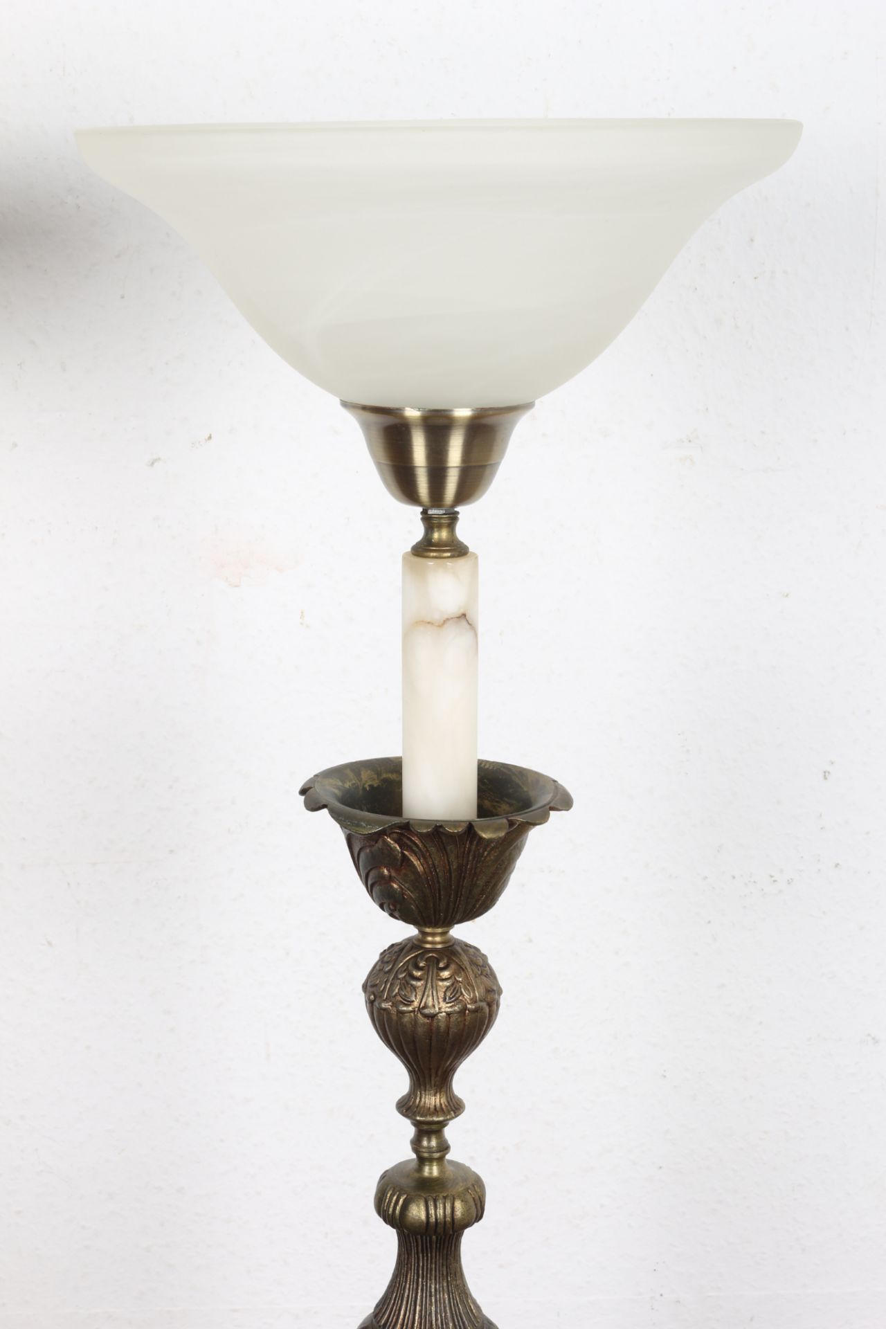 2 große Figuren-Stehlampen im Barockstil, 2 large figured floor lamps in the baroque style, - Image 5 of 5