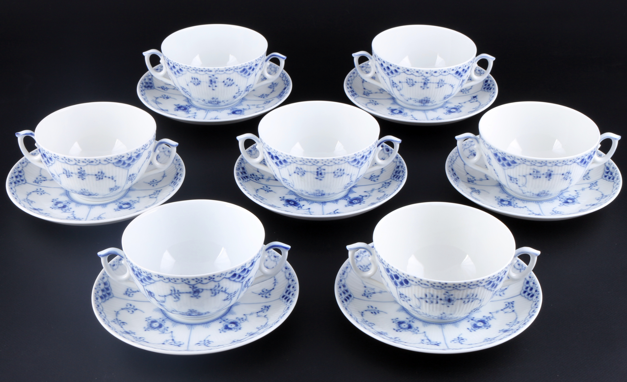 Royal Copenhagen Musselmalet 6 Suppentassen, soup cups with saucers,