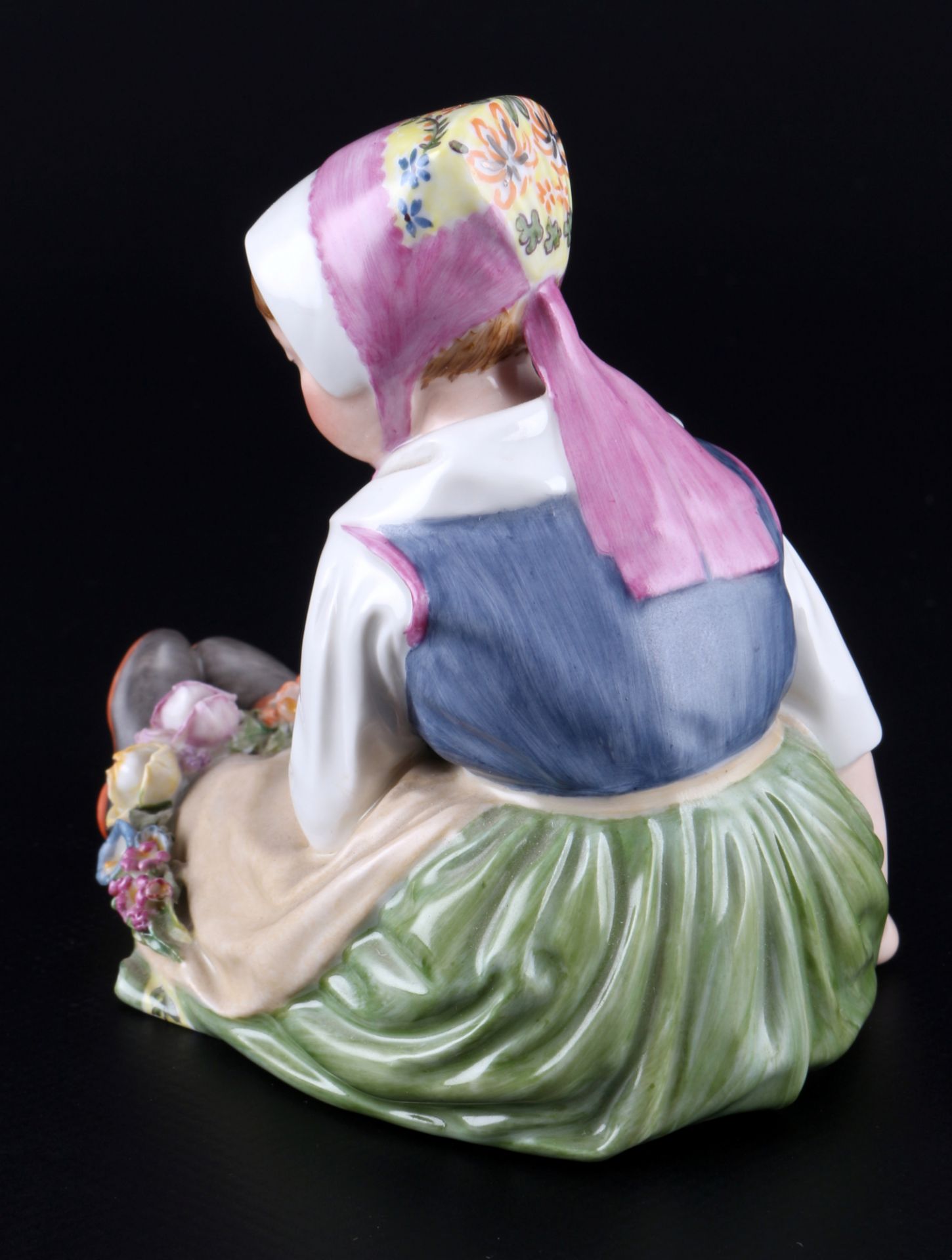 Royal Copenhagen Trachtenkind Sjalland / Seeland 12418, national costume girl figure 1st choice, - Image 3 of 5