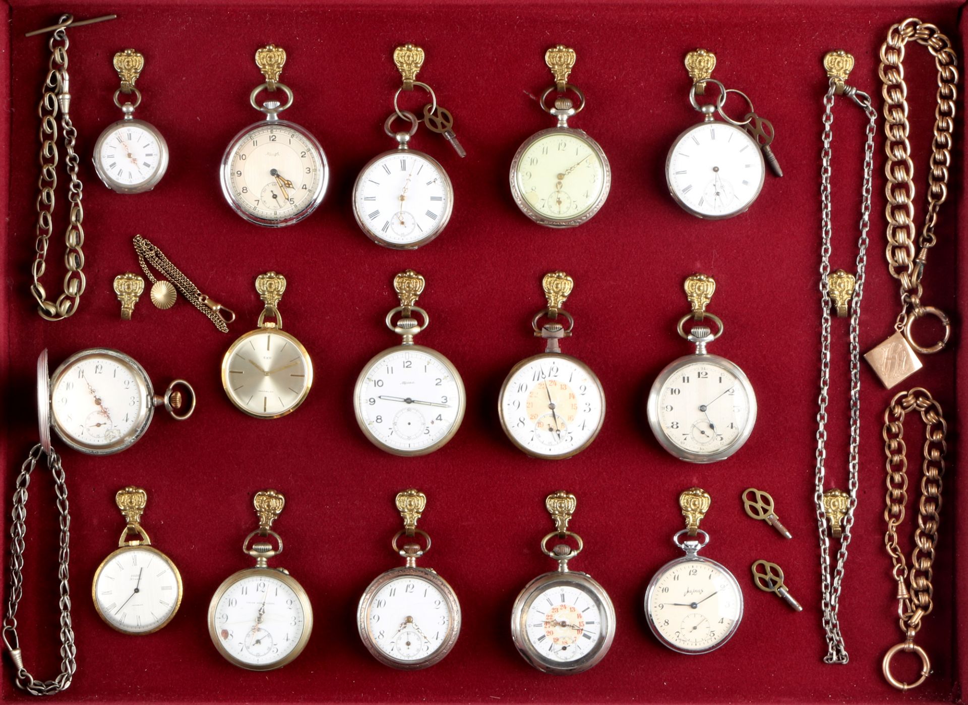 Sammlung von 15 Taschenuhren im Schaukasten, collection of 15 pocket watches in a showcase,
