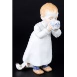 Meissen Hentschelkind mit Tasse 1.Wahl, Hentschel child with cup 1st choice,