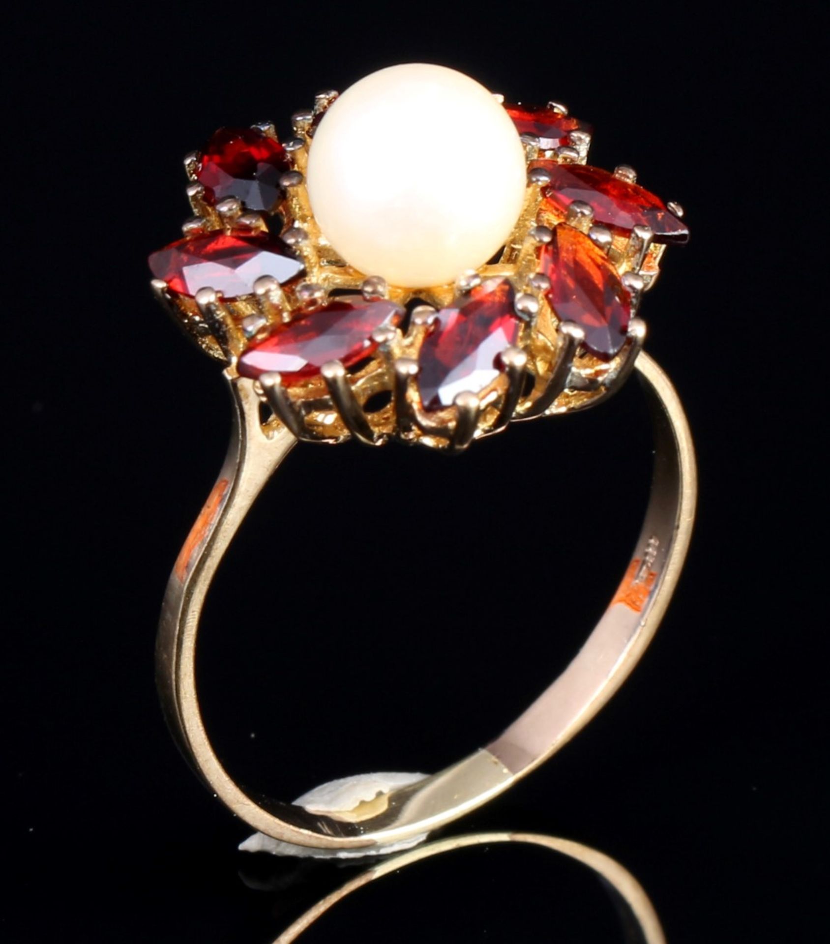333 Gold Ring mit Granaten und Perle, 8K gold ring with pearl and garnets,