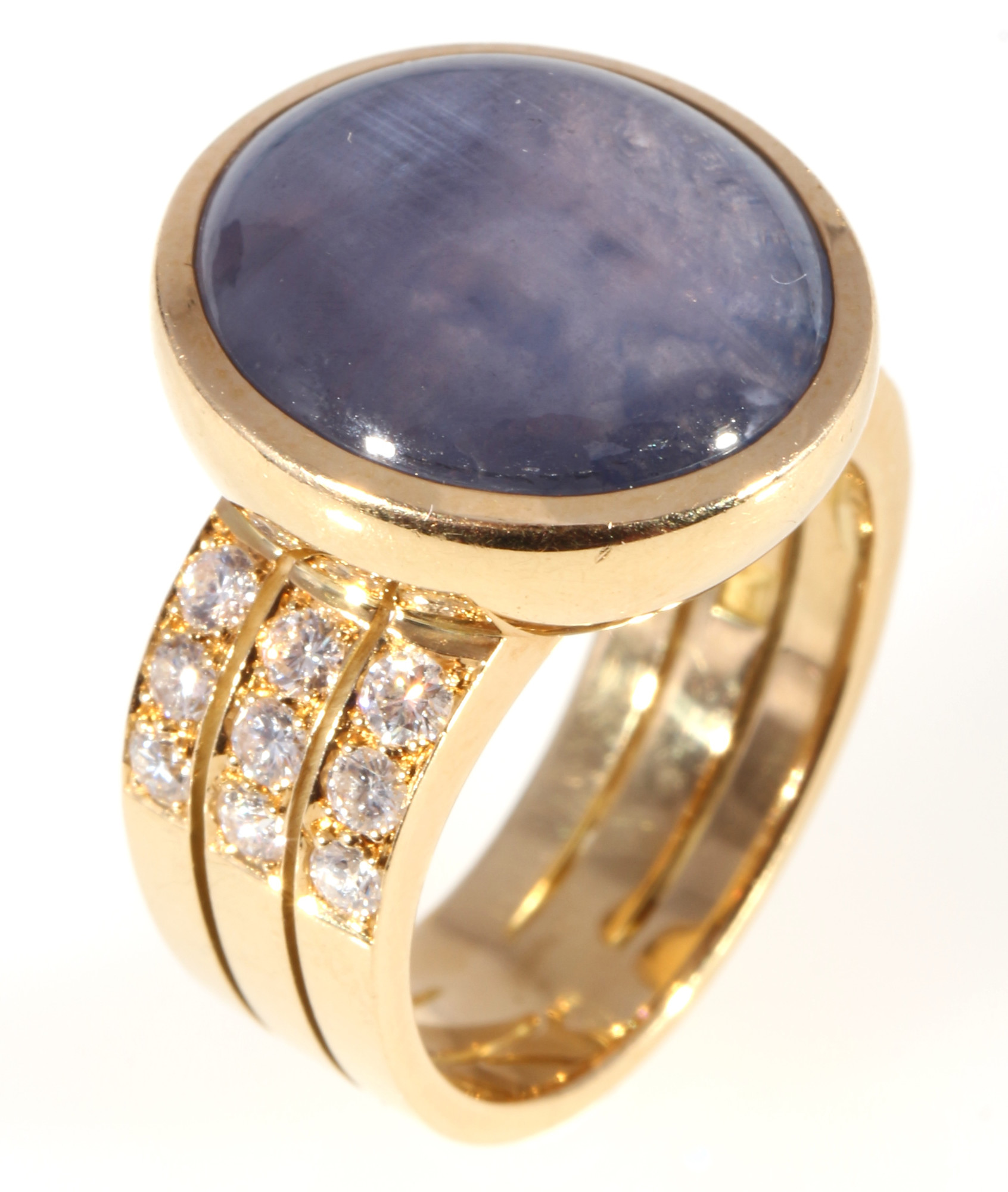 750 gold ring sapphire with 18 diamonds ca. 0.9 ct, 18K Gold Ring Saphir mit 18 Brillanten ca. 0,9ct