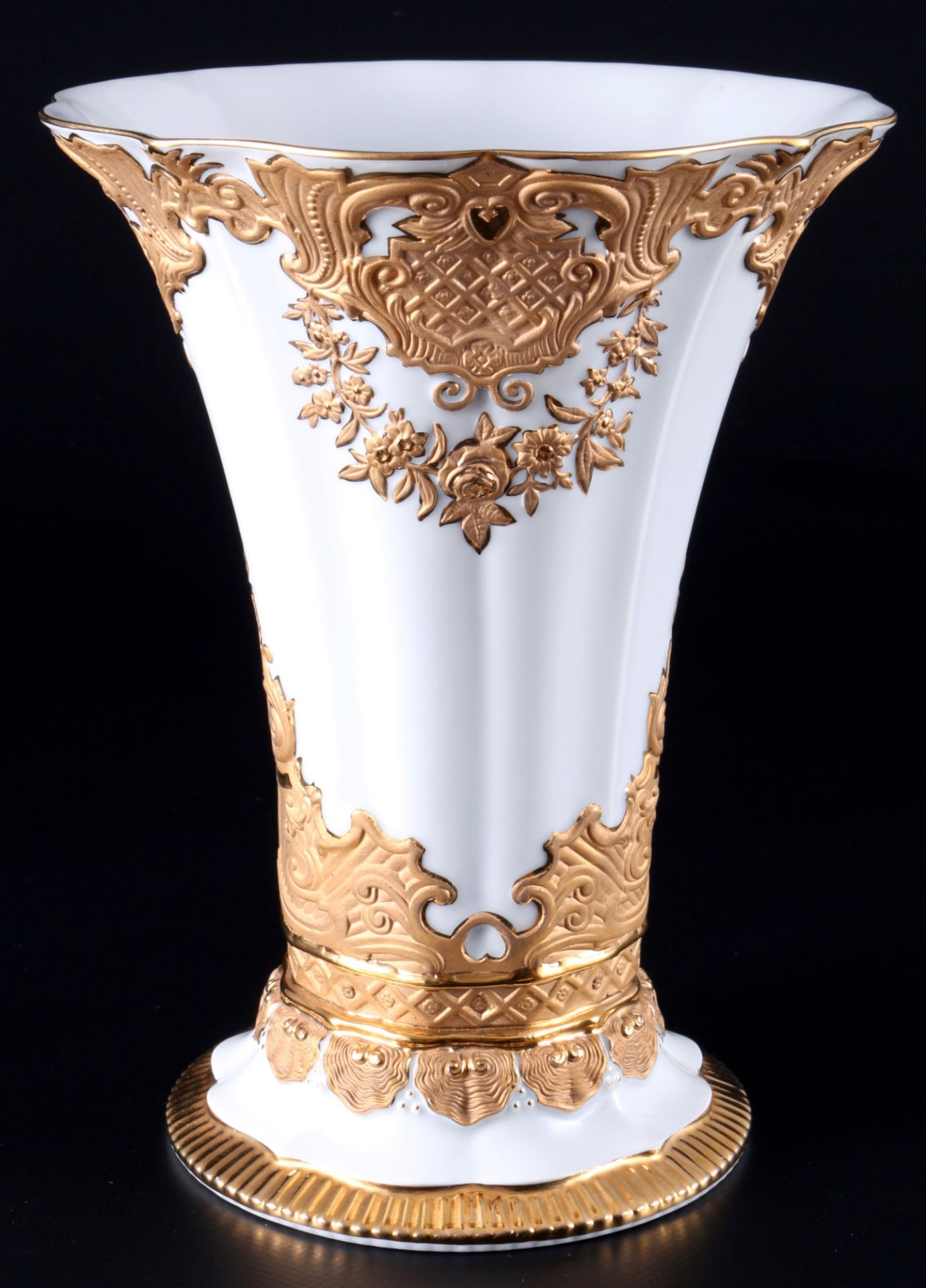 Meissen Prunkvase goldstaffiertes Reliefdekor, splendor vase gold staffed relief, - Bild 3 aus 4