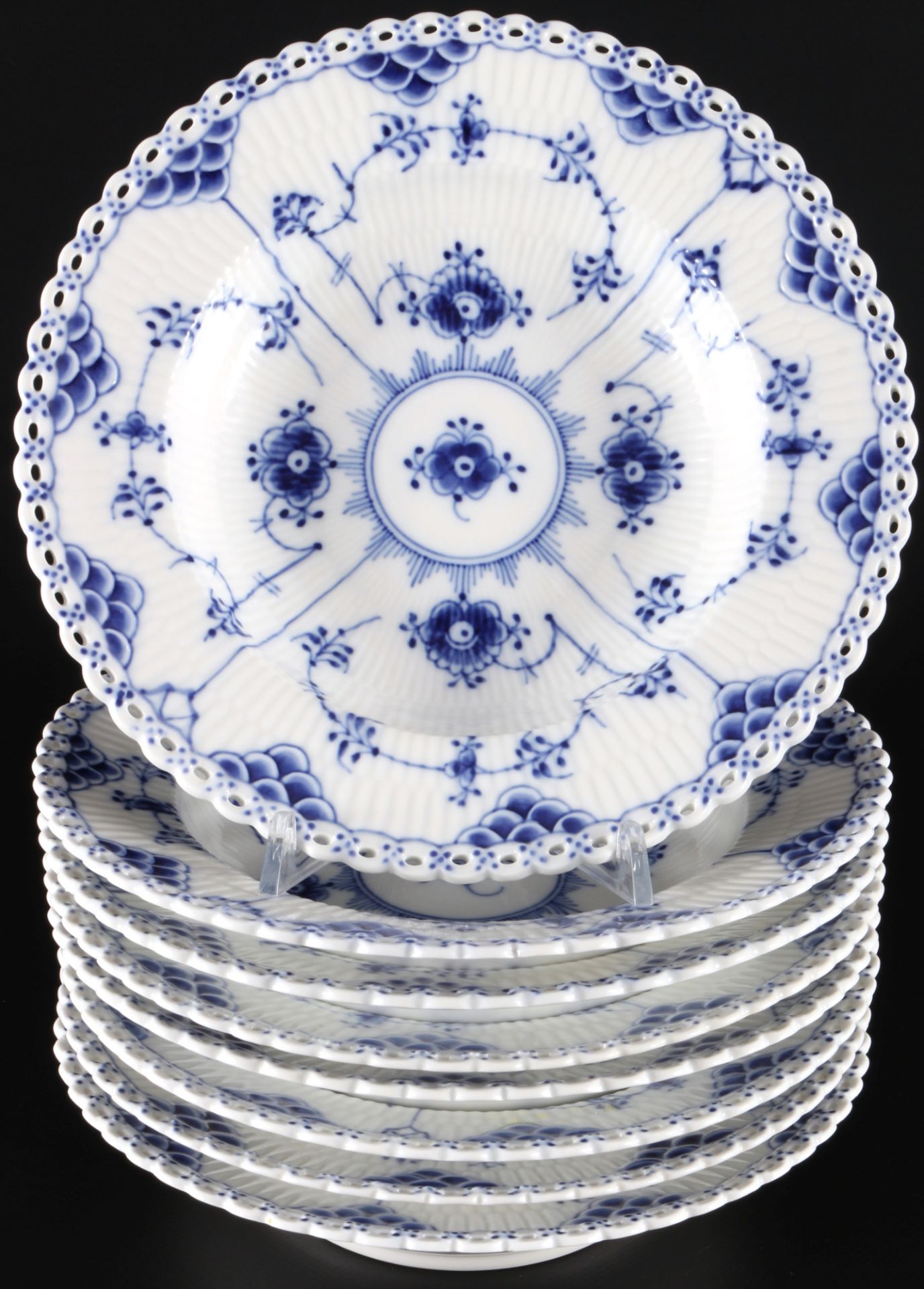 Royal Copenhagen Musselmalet Vollspitze 8 Suppenteller 1079, full lace soup plates 1st choice,