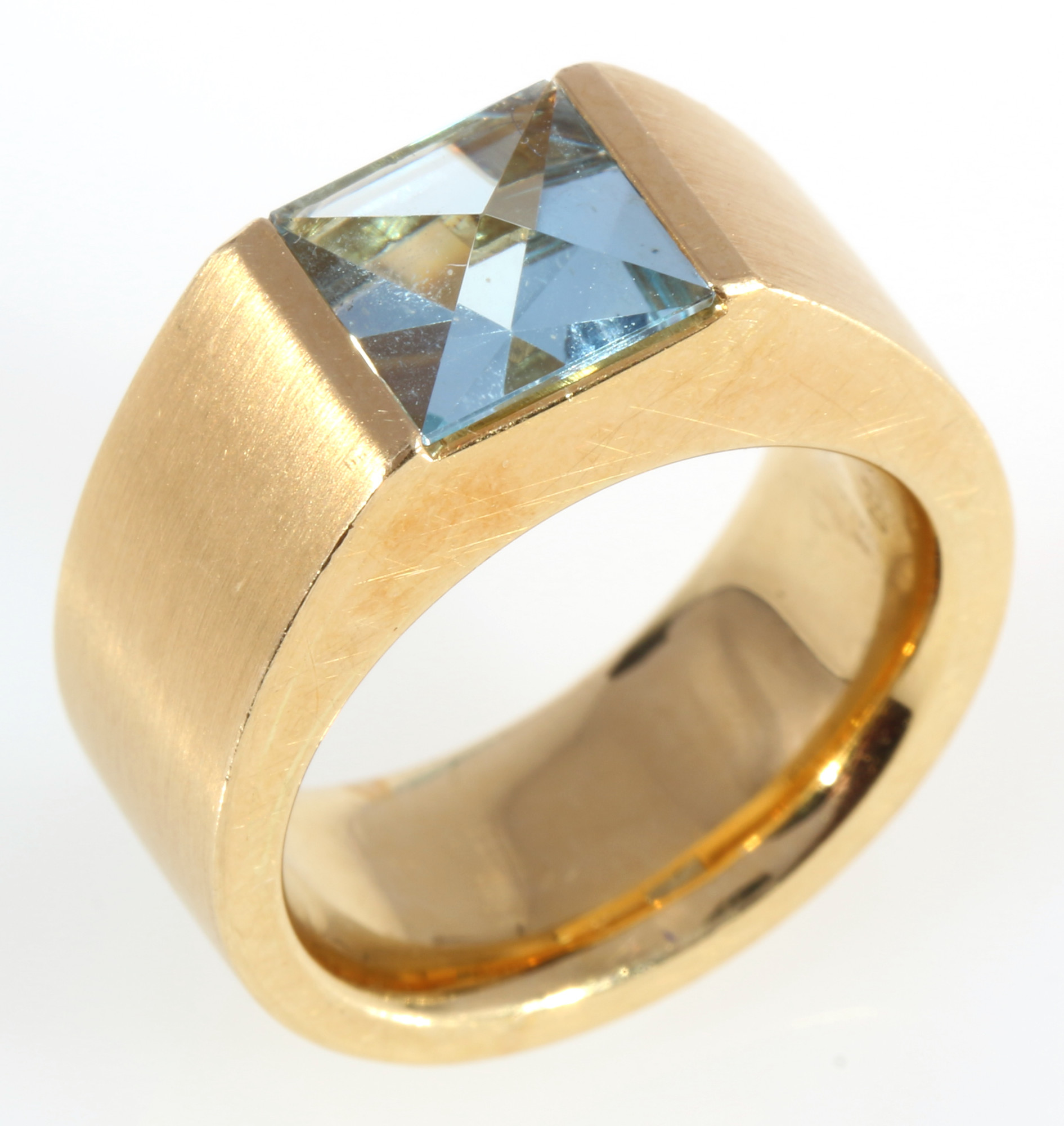 750 gold solid ring with aquamarine, 18K Gold massiver Ring mit Aquamarin,