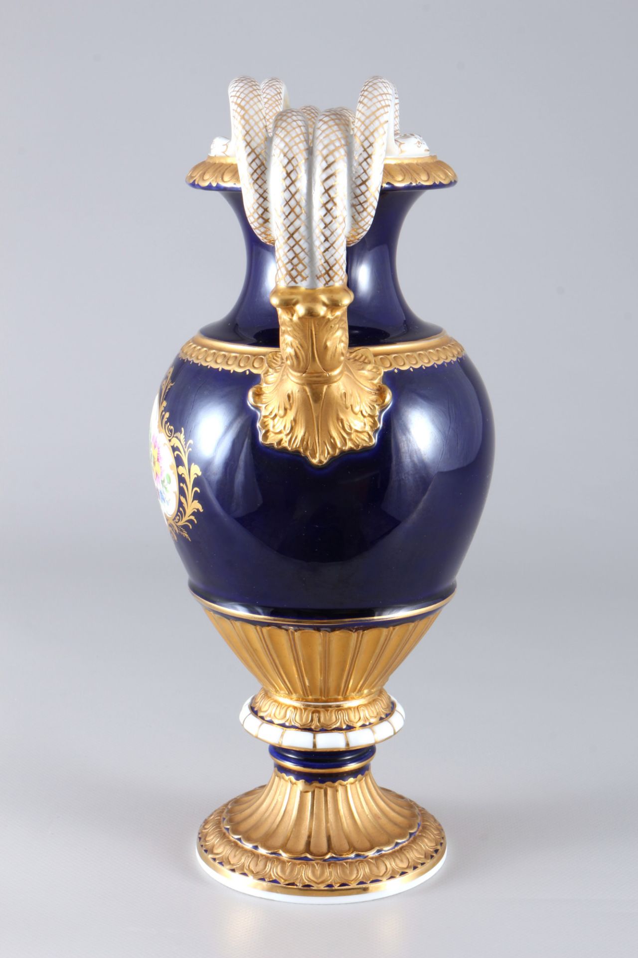 Meissen Blumenbukett Schlangenhenkelvase kobaltblau 1.Wahl, snake handle vase royal blue 1st choice, - Bild 2 aus 5