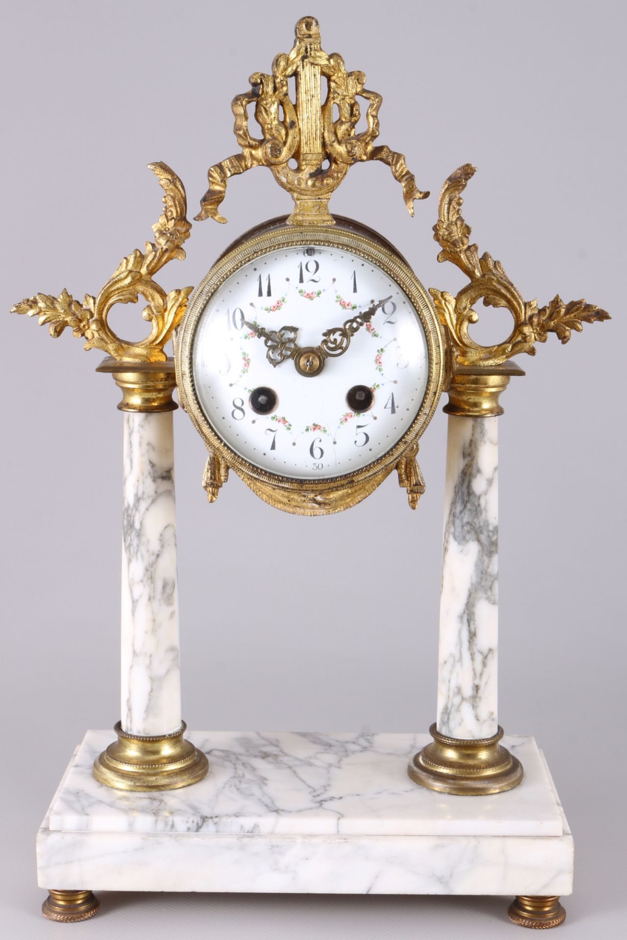 Portaluhr mit Leuchterpaar, Frankreich um 1900, french mantel clock ca. 1900, - Bild 2 aus 4