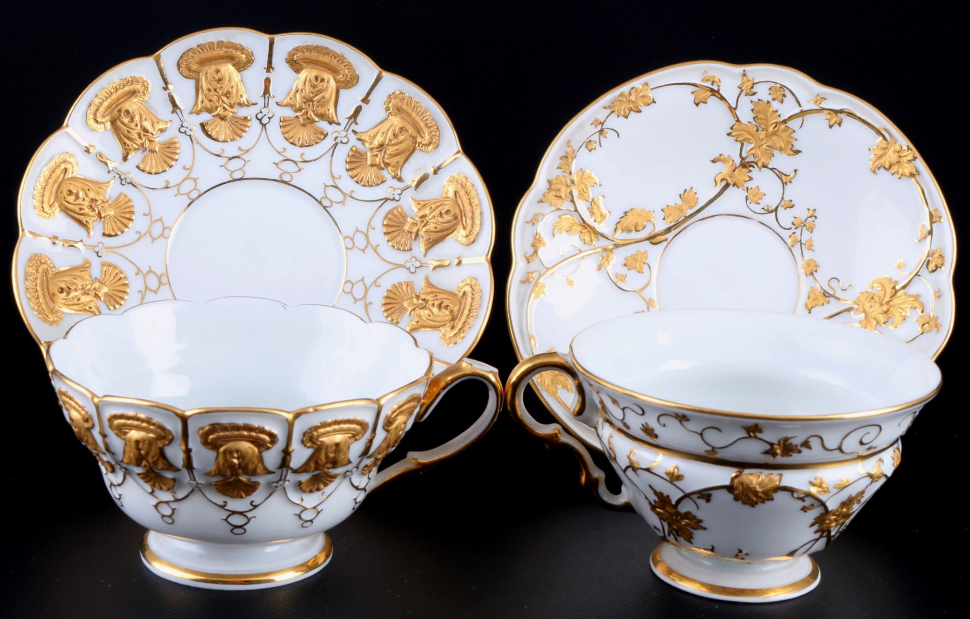 Meissen 2 Prunktassen mit reicher Goldstaffage 1.Wahl, Pfeifferzeit, splendor cups 1st choice,