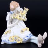 Meissen Hentschel Mädchen mit Blumenstrauß 1.Wahl, girl with flower bouquet 1st choice,