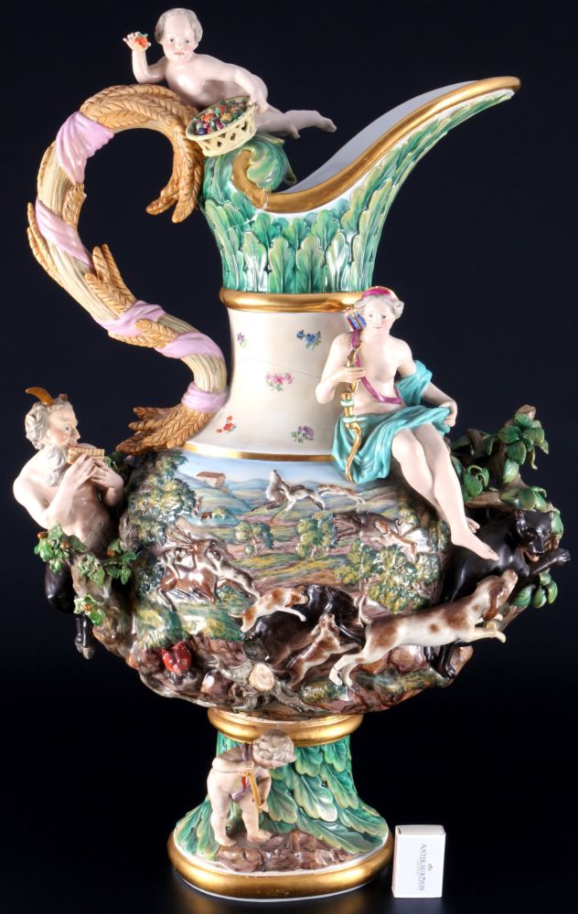 Porcelain, Art, Jewellery and Antiques - Auction December 3rd 2022