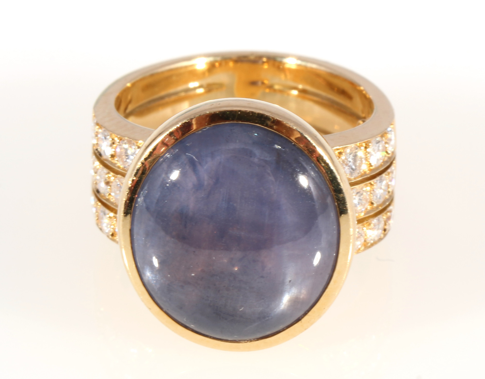 750 gold ring sapphire with 18 diamonds ca. 0.9 ct, 18K Gold Ring Saphir mit 18 Brillanten ca. 0,9ct - Image 3 of 4