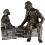 Vito Ronzano (1957) Bronze Großvater mit Enkel auf einer Mauer, grandfather with grandson on wall,