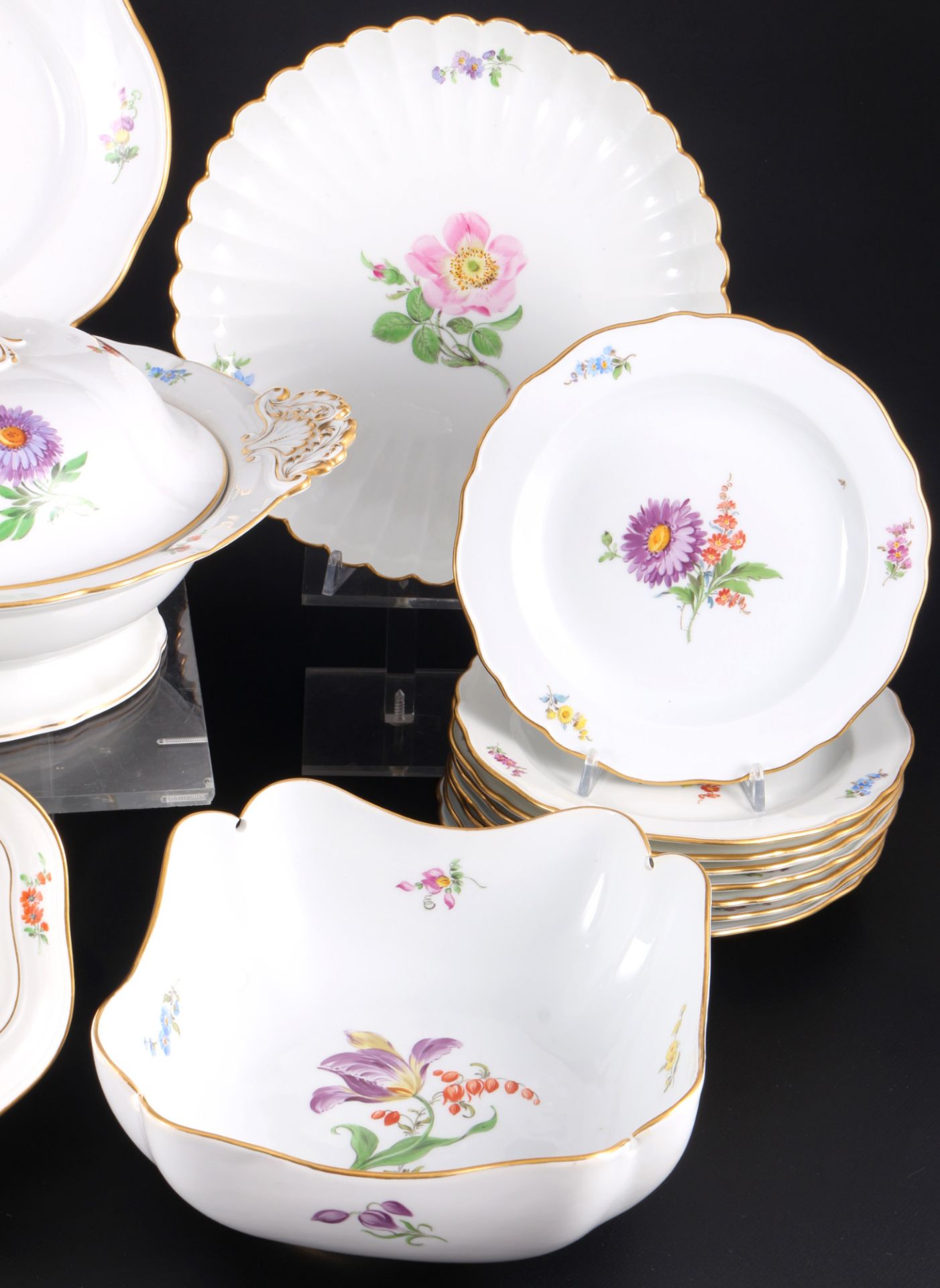 Meissen Blume umfangreiches Speiseservice für 8 Personen 1.Wahl, dinner service for 8 pers. 1st choi - Bild 3 aus 6