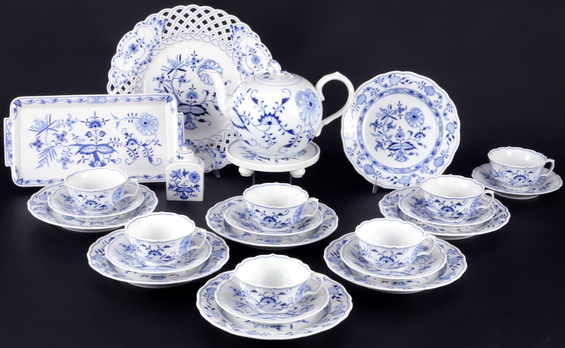 Meissen Zwiebelmuster Teeservice für 7 Personen 1.Wahl, tea service for 7 pers. 1st choice,