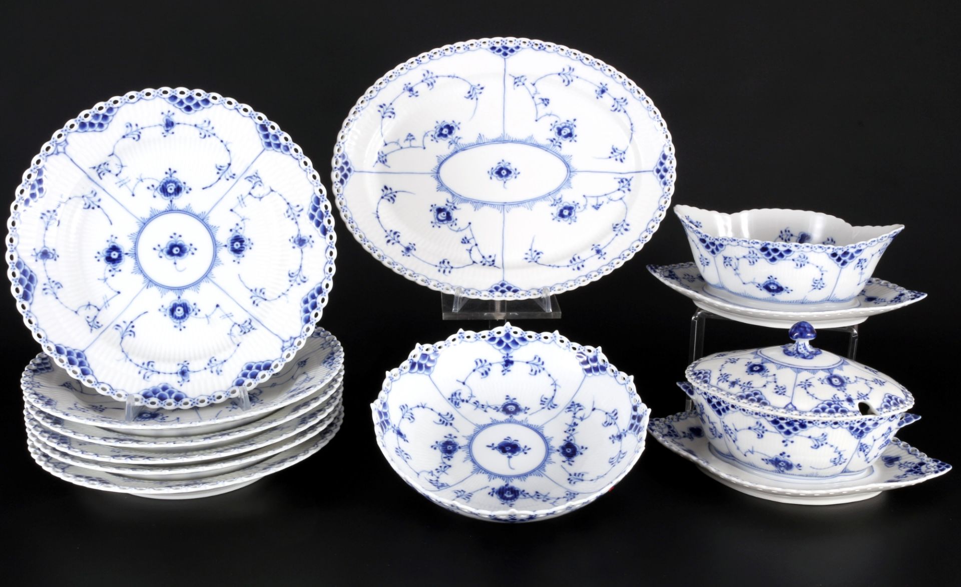 Royal Copenhagen Musselmalet Vollspitze Speiseservice für 6 Personen, dinner service for 6 pers. 1st