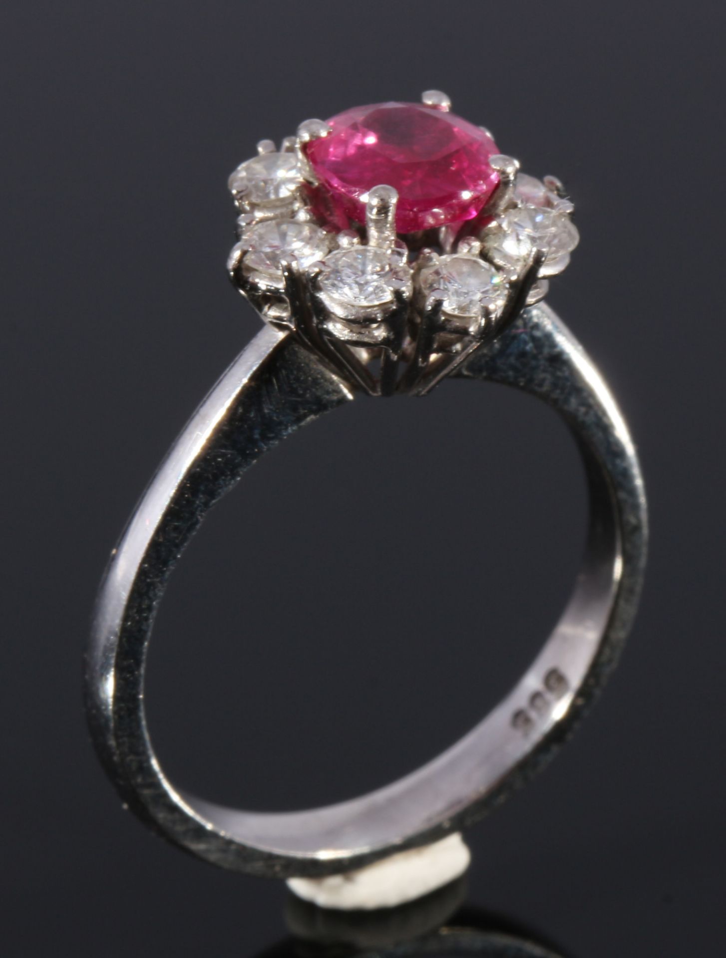 585 Gold Ring Rubin mit 8 Brillanten ca. 0,8ct, 14K gold ring ruby ​​with 8 diamonds ca. 0.8 ct,