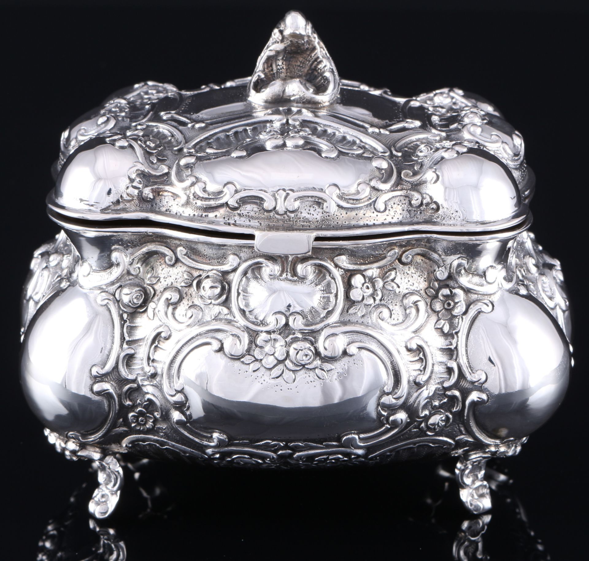 800 Silber Jugendstil Deckeldose mit Rosendekor, art nouveau silver lidded box,