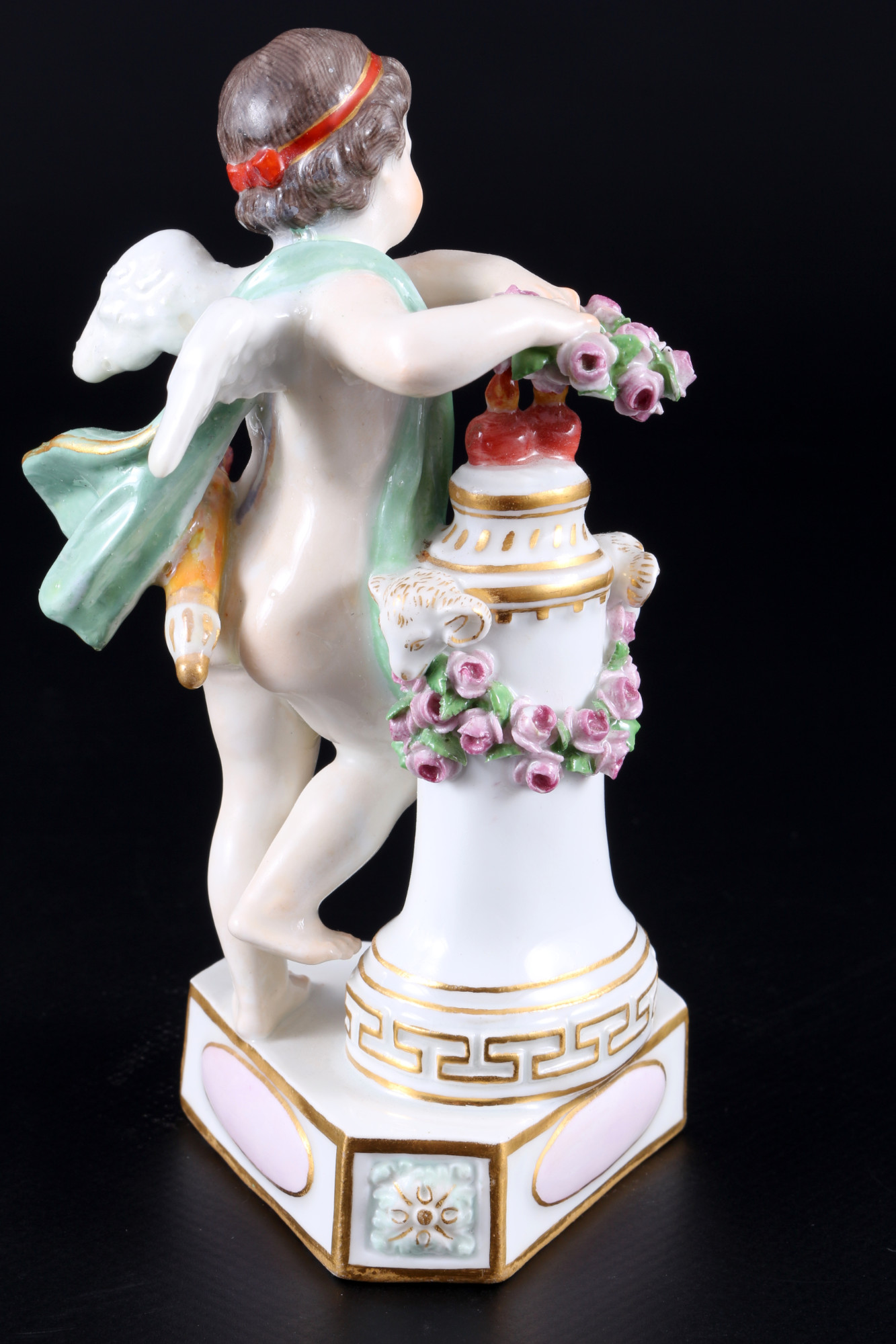 Meissen Devisenkind "Je les couronne" 1.Wahl, knob mark, cupid with floral wreath 1st choice, - Image 4 of 5