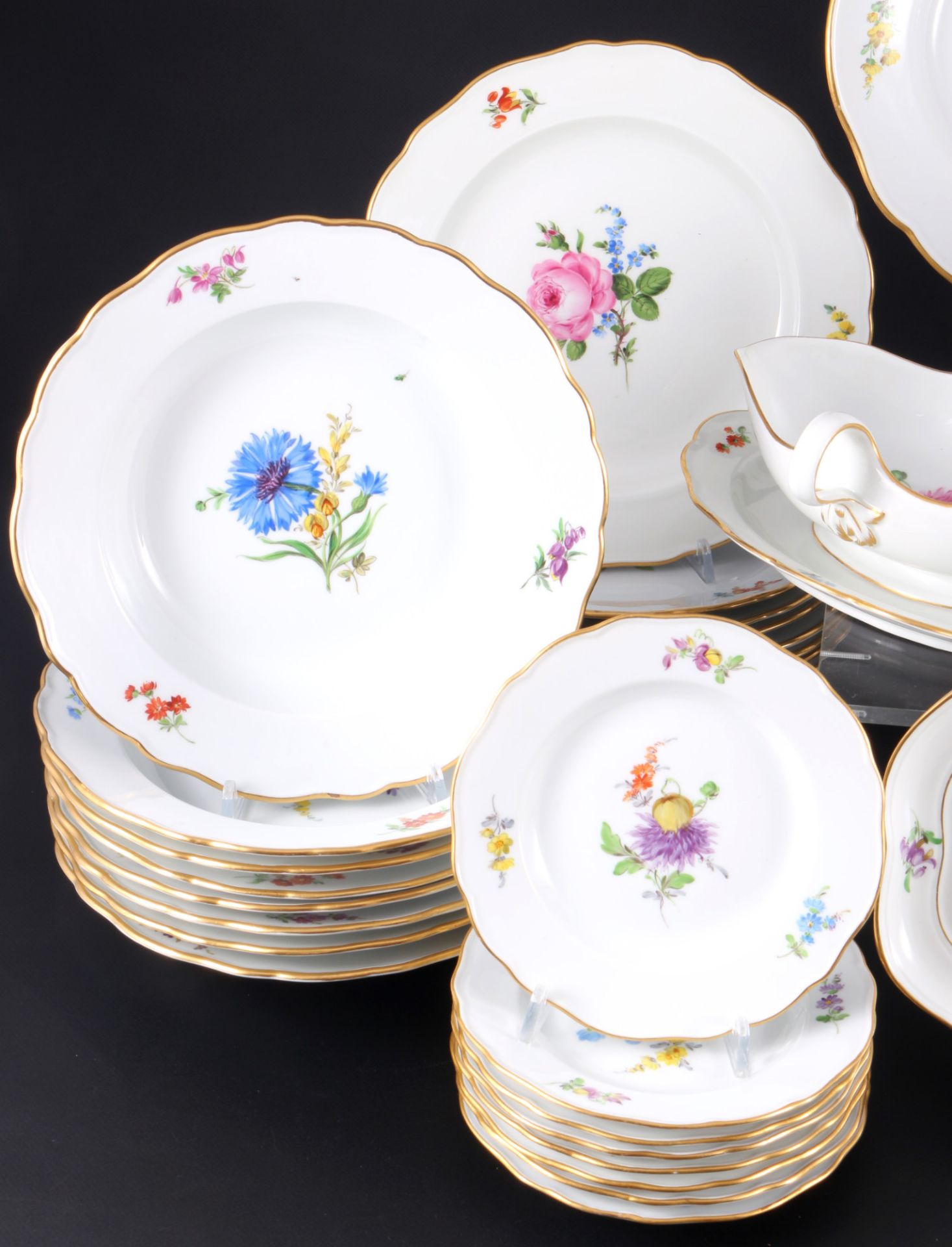 Meissen Blume umfangreiches Speiseservice für 8 Personen 1.Wahl, dinner service for 8 pers. 1st choi - Bild 2 aus 6