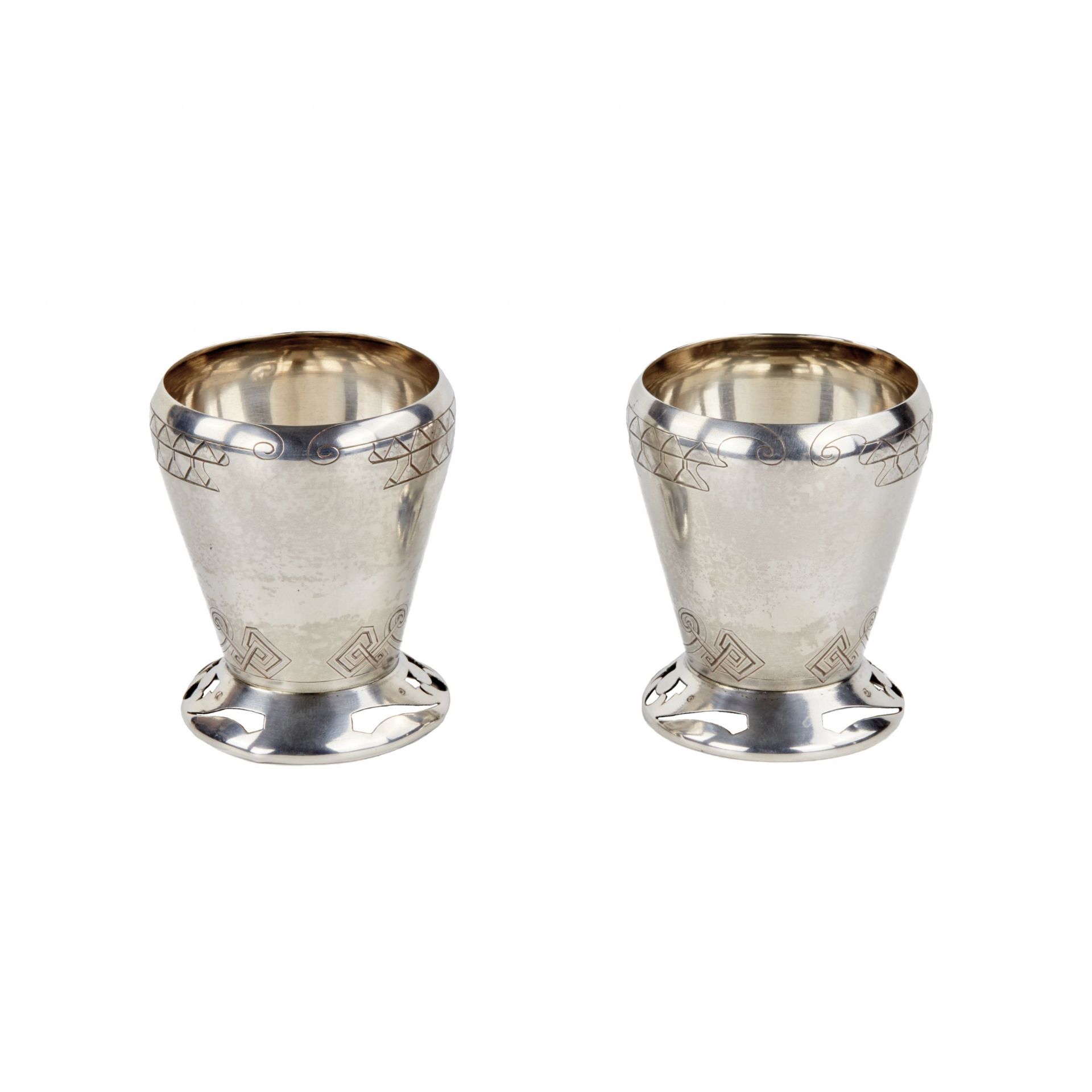 Pair of Russian Art Nouveau silver vases. - Bild 3 aus 5
