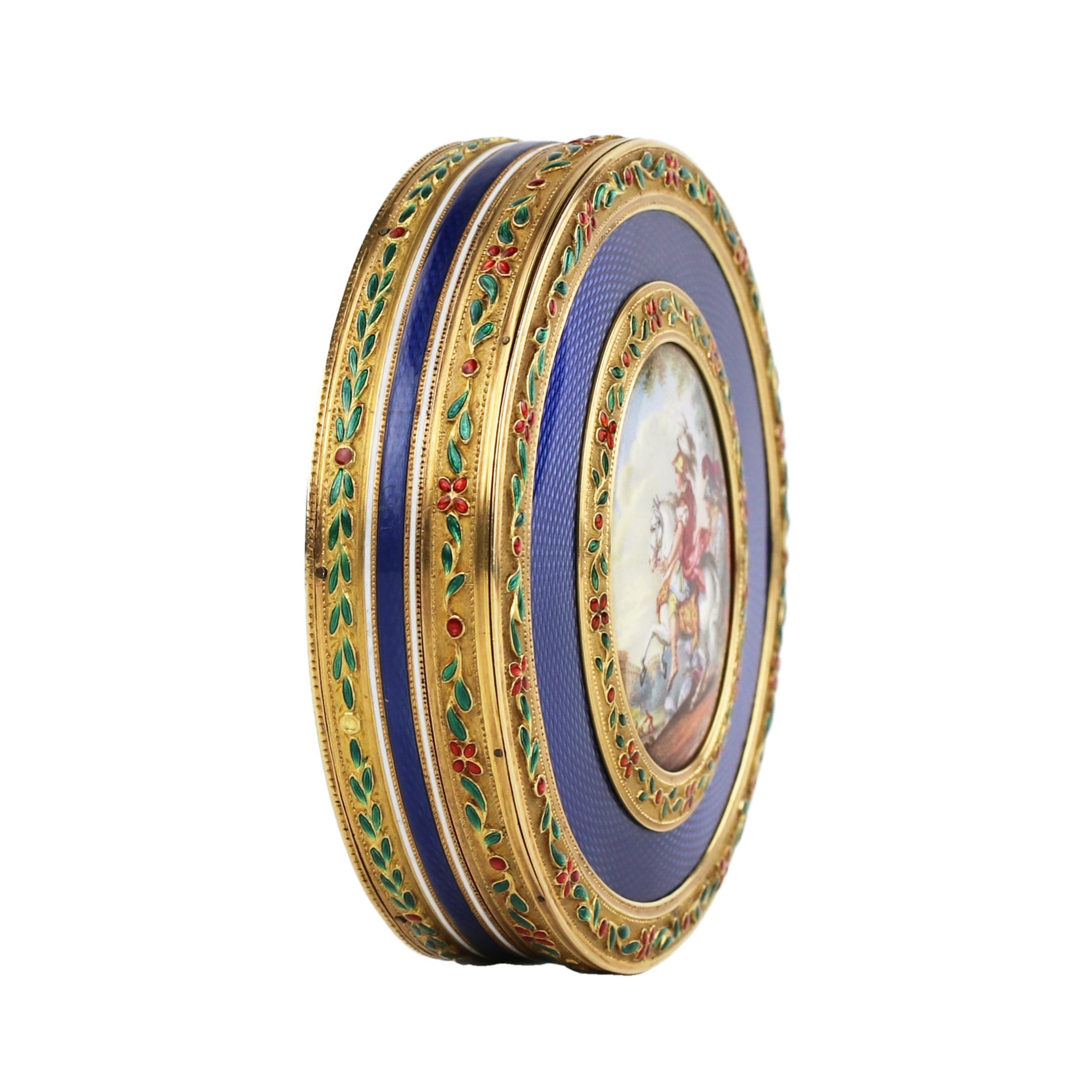 French gilded snuffbox of the late 18th century, with enamel decoration and painting. - Image 3 of 10