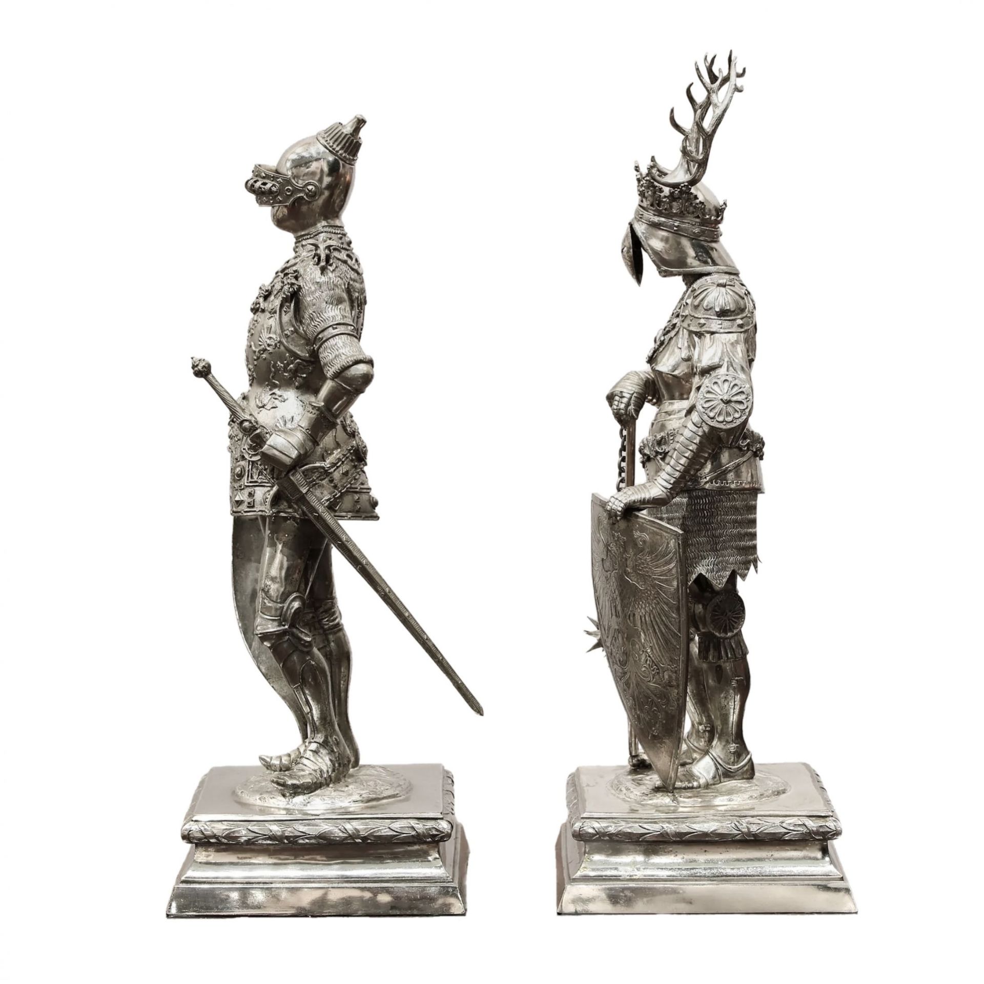Pair of outstanding cabinet figures of knights in silver by the Hanau masters from the 19th century. - Bild 2 aus 5