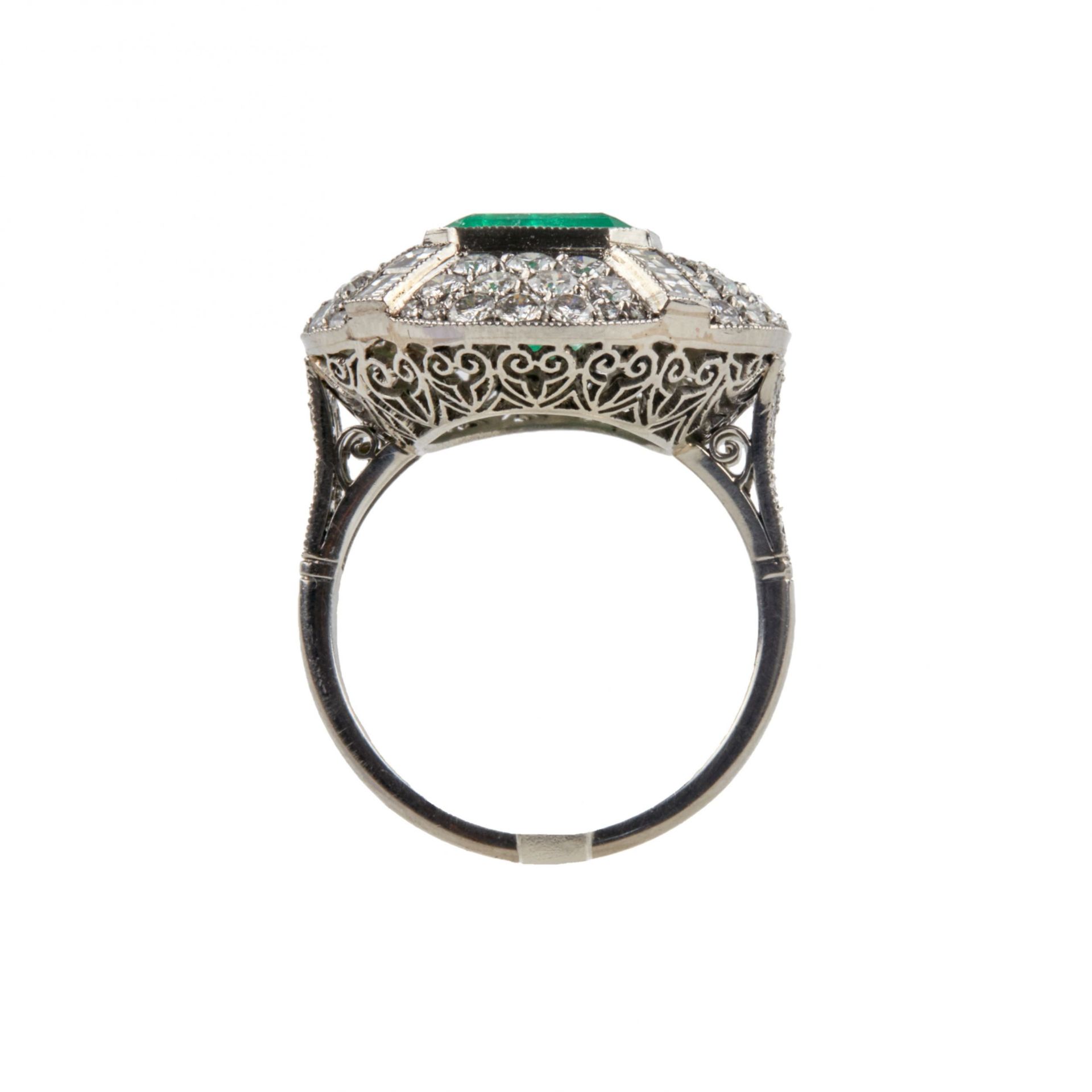Art Deco cocktail ring with emerald and diamonds. - Bild 2 aus 7