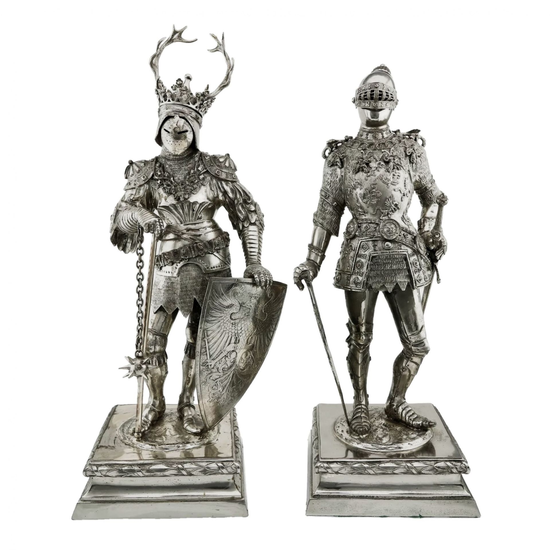 Pair of outstanding cabinet figures of knights in silver by the Hanau masters from the 19th century.