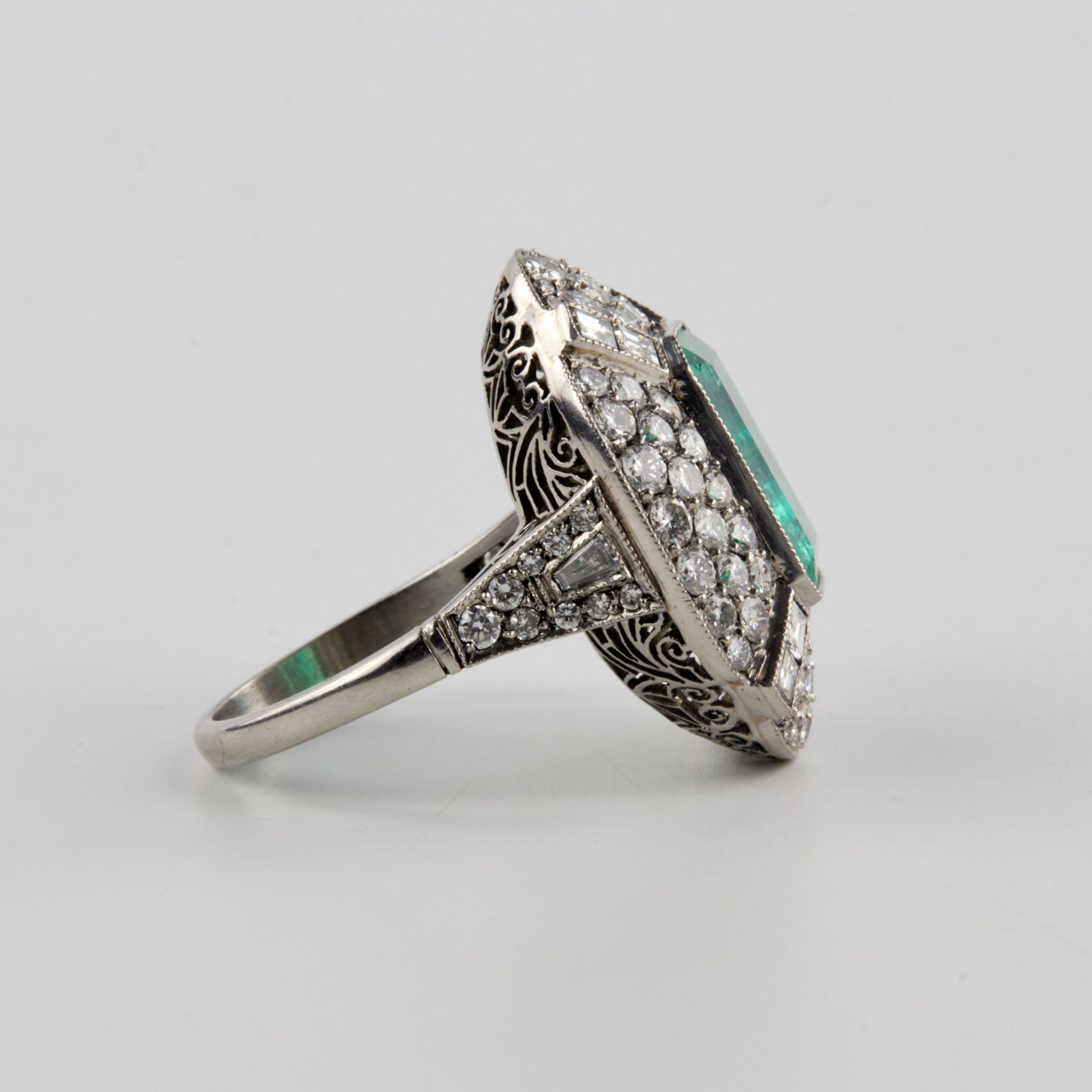 Art Deco cocktail ring with emerald and diamonds. - Bild 6 aus 7