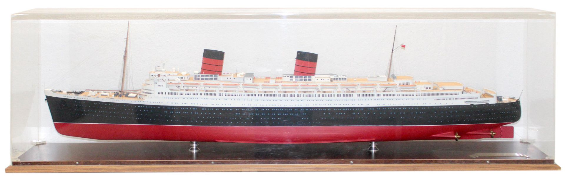 RMS Queen Elizabeth. - Image 3 of 3