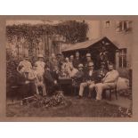 Foto. Dresden 1892. Schwarzweißes Foto mit einer Aufnahme von Schachmeistern und Teilnehmern am