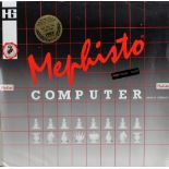 Schachcomputer. Mephisto - München Portorose 32 Bit. Schachcomputer mit Spielbrett aus Holz, dunkel-