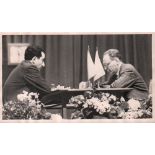 Foto. Botwinnik - Petrosjan. Schwarzweißes Pressefoto von Michail Botwinnik und Tigran Petrosjan