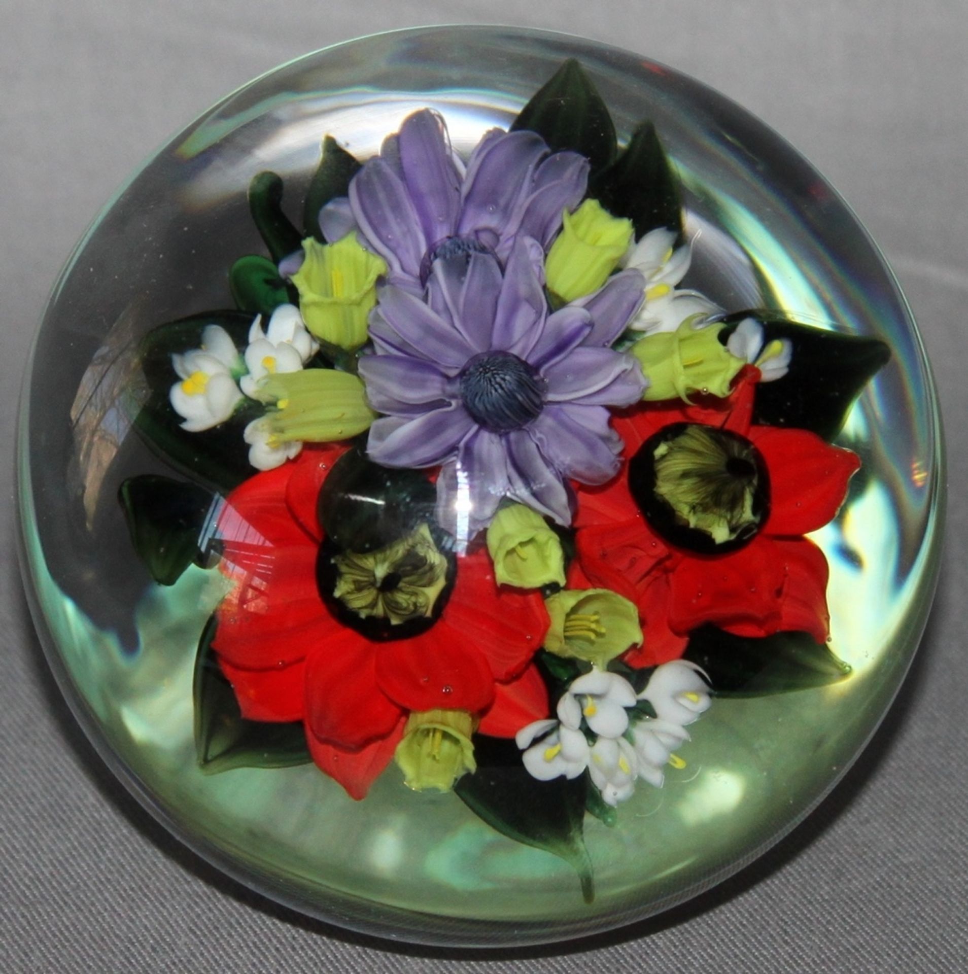 Glas. Paperweight / Briefbeschwerer. Ayotte, Rick. (Poppy Bouquet / Mohnblumenstrauß). Massiver