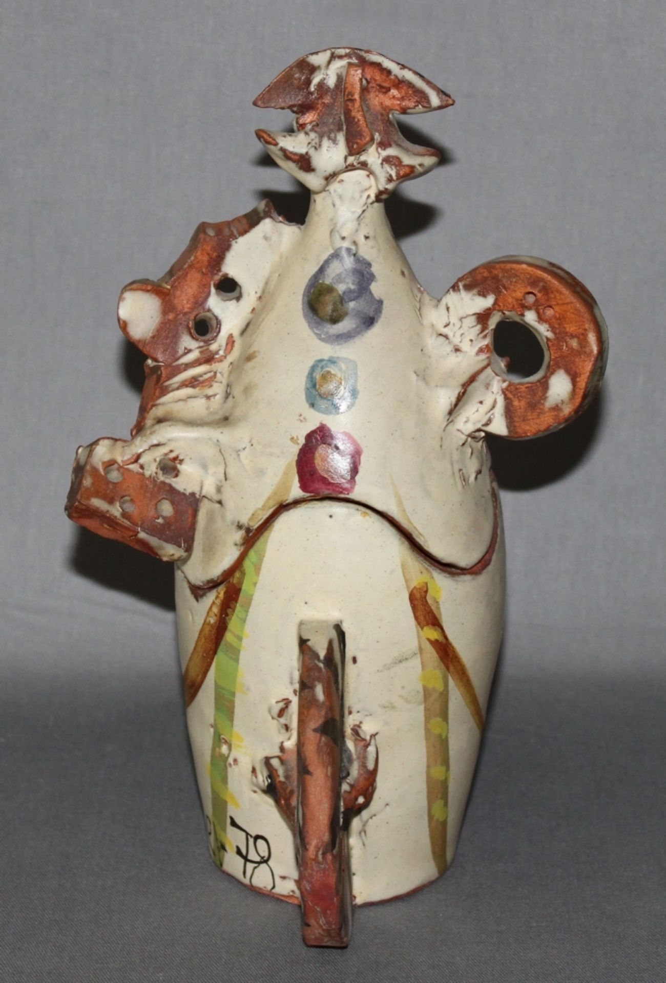 Keramik. Portanier, Gilbert. (Abstrakte Figur). Farbige Keramik (Mischtechnik), bestehend aus zwei - Bild 2 aus 2