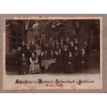 Foto. Heilsbronn 1910. Auf feste Pappe montiertes schwarzweißes Foto mit einer Aufnahme von