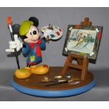 Sammlerfigur. Mickey Mouse als Maler mit Staffelei [Wechselbilderrahmen für ein Photo] auf einem