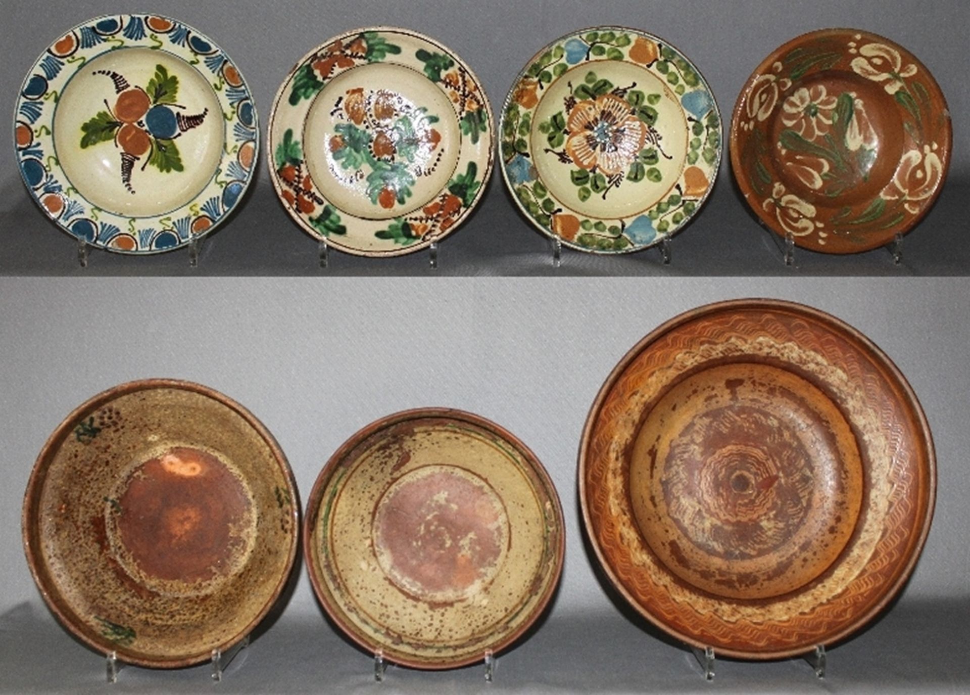 Irdenware. Siebenbürgen - Sammlung von 40 Bauerntellern, unterschiedlich bemalte Teller mit - Image 4 of 4