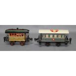 Kinderspielzeug. Eisenbahn. Märklin. 2 Sanitätswagons mit aufschiebbarem Dach. Unterschiedliche