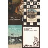 Schachromane. Konvolut von 25 Büchern und Taschenbüchern meist in deutscher Sprache (wenige in