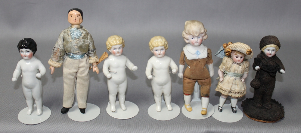 Kinderspielzeug. Puppen. Sammlung von 14 unterschiedlichen kleinen Puppen. Aus der Produktion der - Image 2 of 2