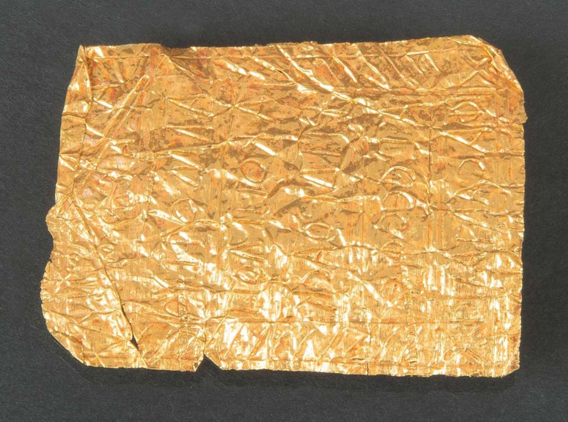 Rechteckiges Amulett. Lt. Rechnung Griechisch 5./4. Jh. v. Chr. Dünnes Goldplättchen, beidseitig mit