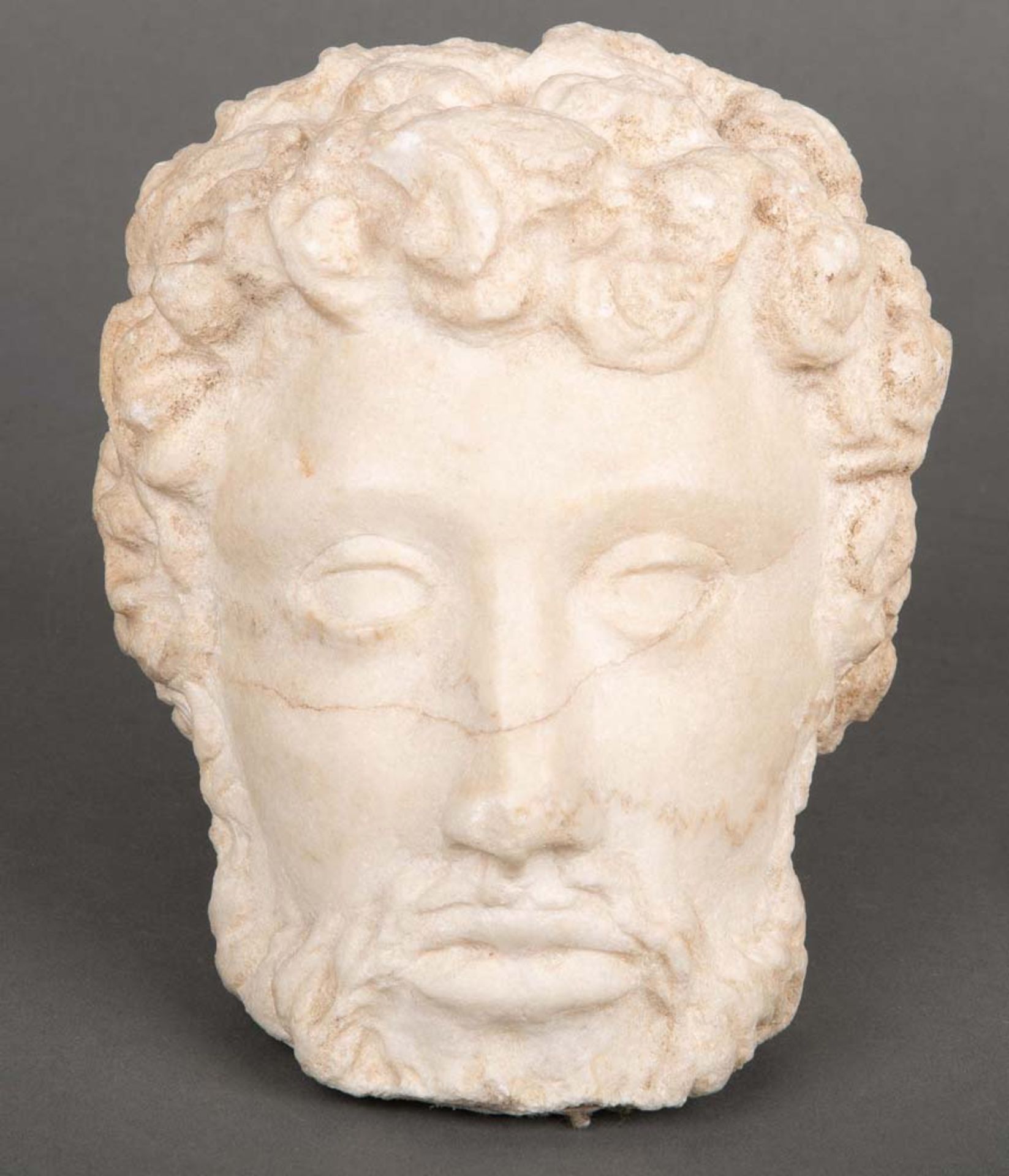 Männerkopf. Römisch 1. Jh. v. Chr. Marmor, gehauen, H=14,8 cm. (best.) - Bild 2 aus 3