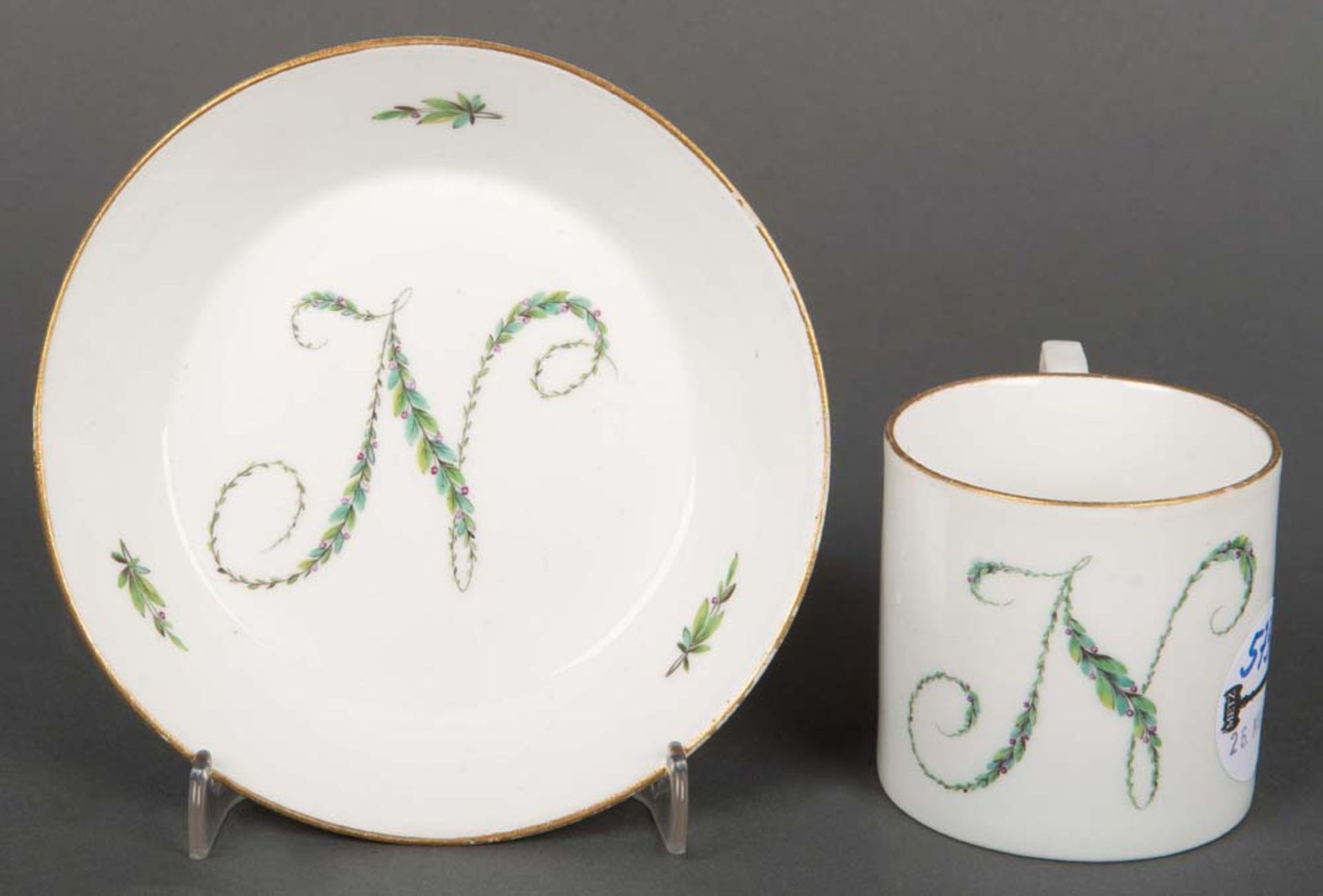 Tasse mit Unterschale. Meissen-Marcolini 1774-1814. Porzellan, bunt bemalt, am Boden