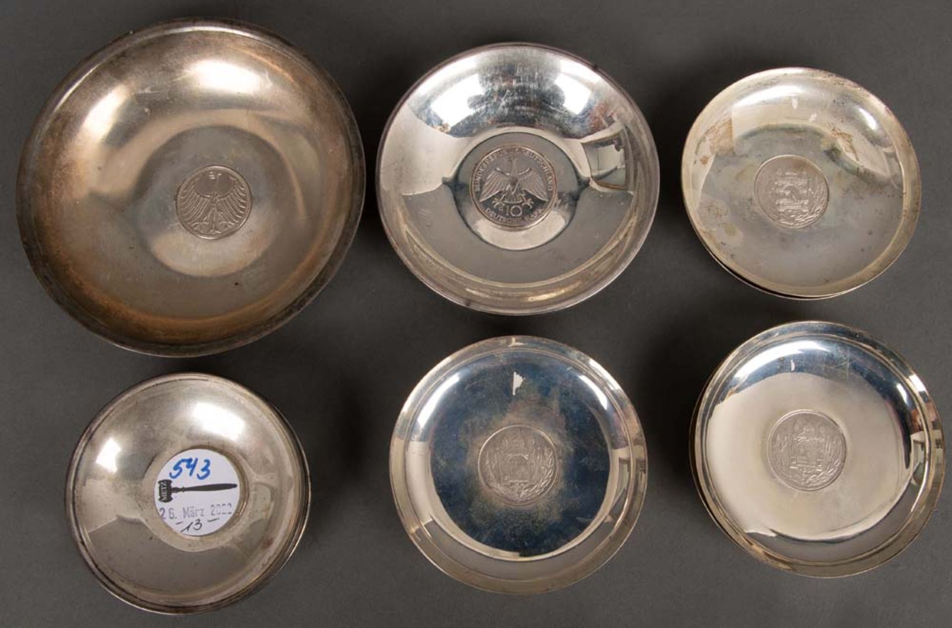 13 Münzschalen, Silber, ca. 750 g, D=7,5 cm bis 13 cm.