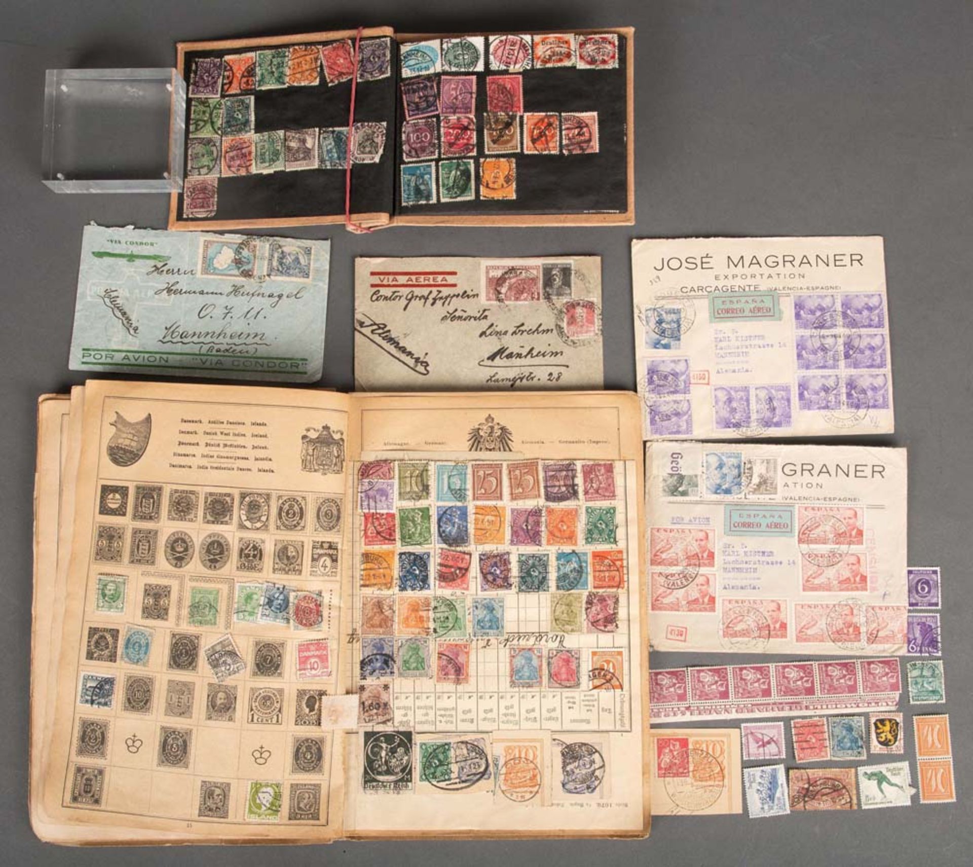 Briefmarkenalbum Deutsches Reich, u.a. Post Briefumschläge Süd Amerika, Graf Zeppelin und Condor.