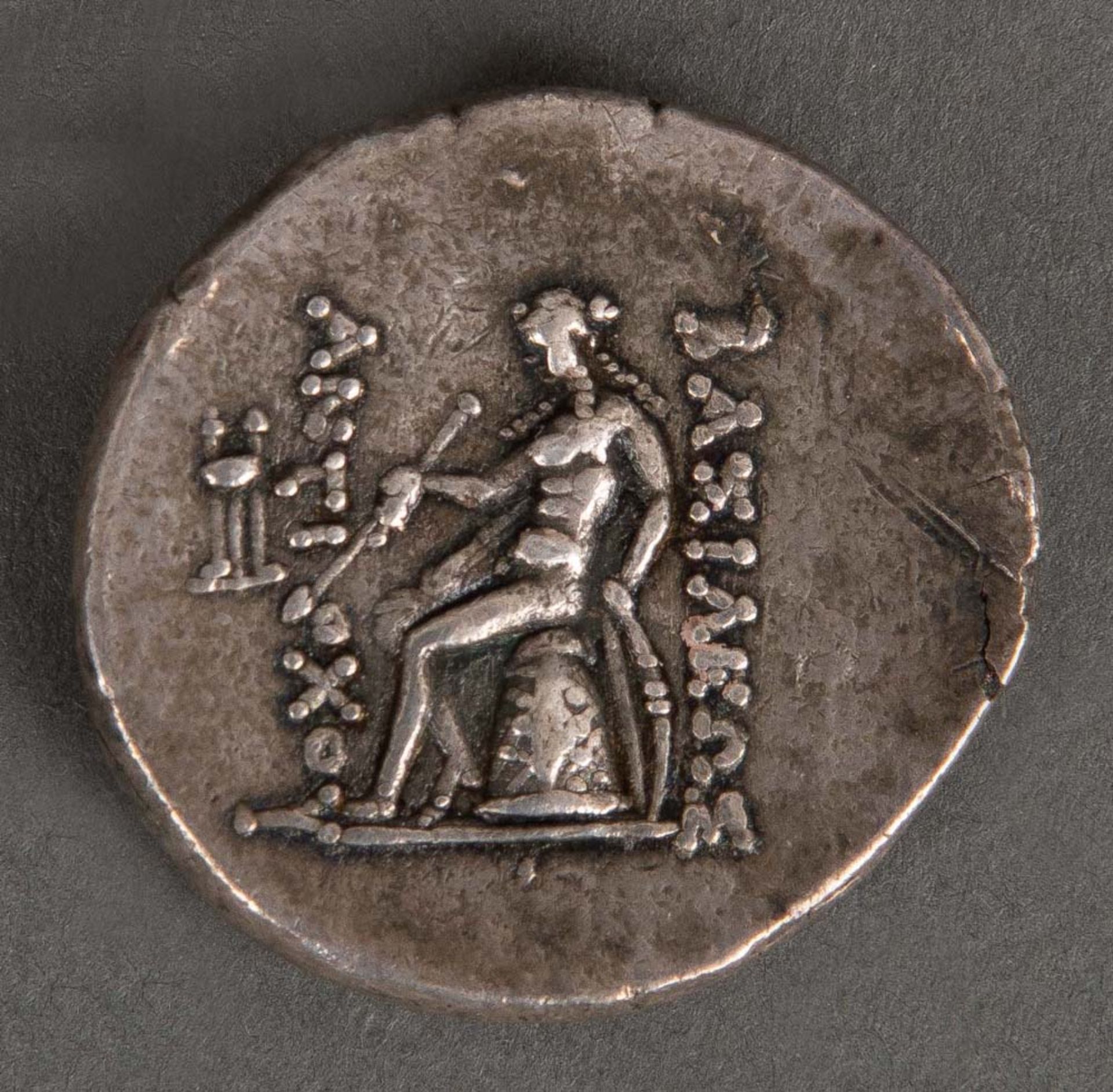 Tetradrachme. König von Syrien, Antiochus III. 222 bis 187 v. Chr. Silber, ca. 16,9 g, D=2,8 cm. - Image 2 of 2