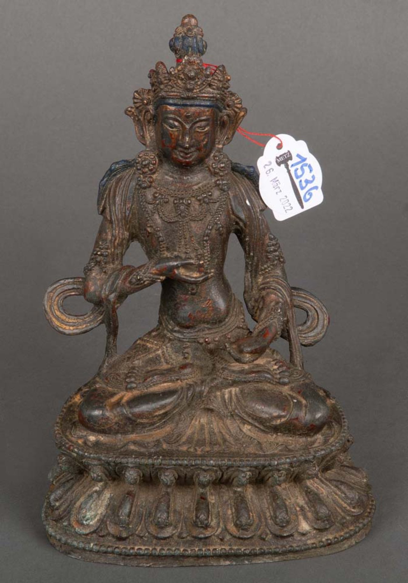 Gottheitsfigur auf Sockel. Asien. Bronze, am Boden Zeichenmarke, H=22 cm.