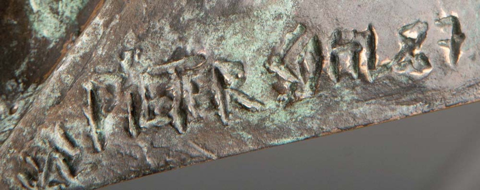 Pieter Sohl (1933-2018). Greifvogel und Elefant. Bronze, eine sign., H=4 bzw. 23,5 cm. - Bild 2 aus 2